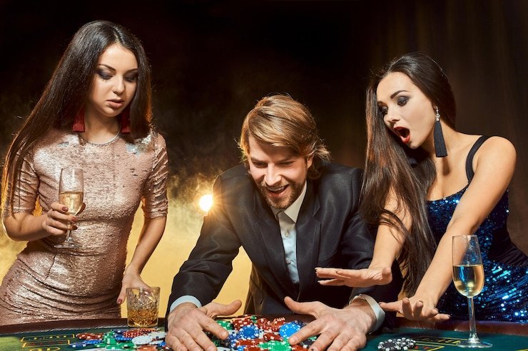Casino table games like poker and baccarat on hh77 platform